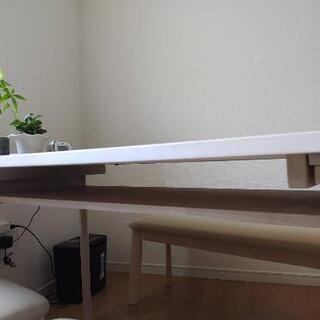 ダイニングテーブル＆イスのセット

