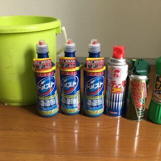 掃除用具（バケツ　ブラシ　洗剤）と殺虫剤