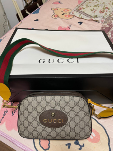 男女のGucciバッグです。