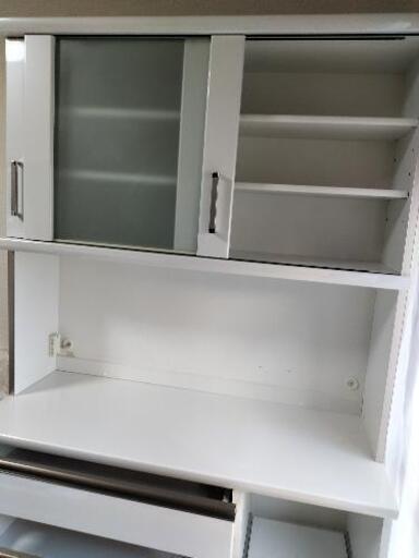 只今、商談中です。！！ニトリ（NITORI)　キッチンレンジボード　食器棚 ホワイト 収納抜群！！