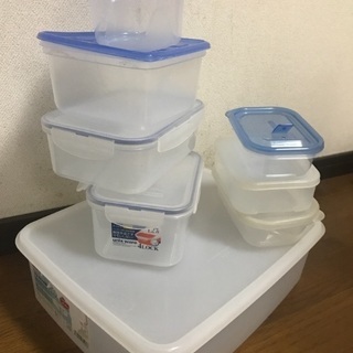 様々なサイズの食品保存容器