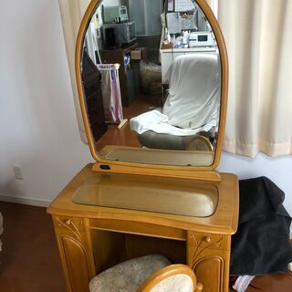 (武蔵野市引取)古いドレッサー/椅子つき　ワンオーナー品です