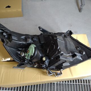 ヴォクシー　左ヘッドライト ヴォクシーヘッドライト左