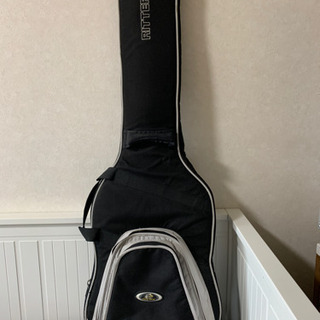 Fender(フェンダー)ベースギター 品ケース付き　サビ、ステッカー跡あり