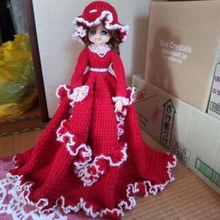 無料  毛糸のドレスをきた人形