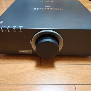 業務用プロジェクター　パナソニックPT-DZ6700