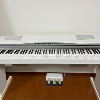 電子ピアノ　白