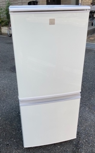 【RKGRE-697】特価！シャープ/137L 2ドア冷凍冷蔵庫/SJ-14E5-KW/中古品/2018年製/当社より近隣無料配達！
