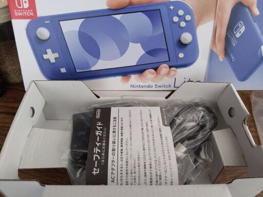 Nintendo Switch Light （新色ブルー）中古品