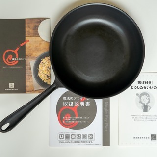 大人気 納期3年以上 美品 魔法のフライパン ガス火 IH対応 26㎝ （すぐ使える・シーズニング済）]錦見鋳造 大人気 納期3年以上 美品 魔法のフライパン ガス火 IH対応 26㎝ （