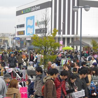 ９月２６日（日）◎「越谷レイクタウン駅前広場　フリーマーケット開催」◎