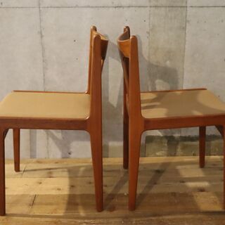 デンマークより入荷した、チーク材を使用したダイニングチェア2脚 