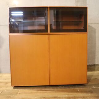 arflex(アルフレックス)のCOMPOSER(コンポーザー) キャビネットです。ナチュラルな質感とシンプルなデザインはスタイリッシュなインテリアや北欧スタイルの本棚や食器棚にもおススメです！