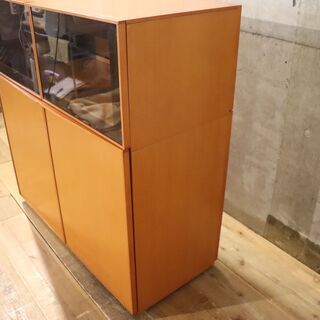 arflex(アルフレックス)のCOMPOSER(コンポーザー) キャビネットです。ナチュラルな質感とシンプルなデザインはスタイリッシュなインテリアや北欧スタイルの本棚や食器棚にもおススメです！