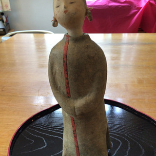 和紙で作られている人形オブジェ