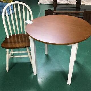 丸テーブル、椅子のセット