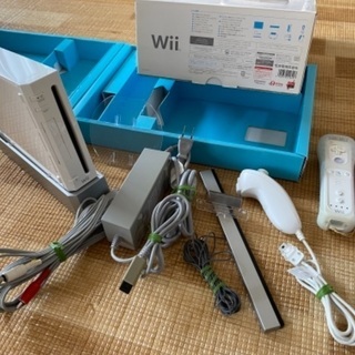 美品　wii本体一式、wii fit本体一式、スーパーマリオブラ...