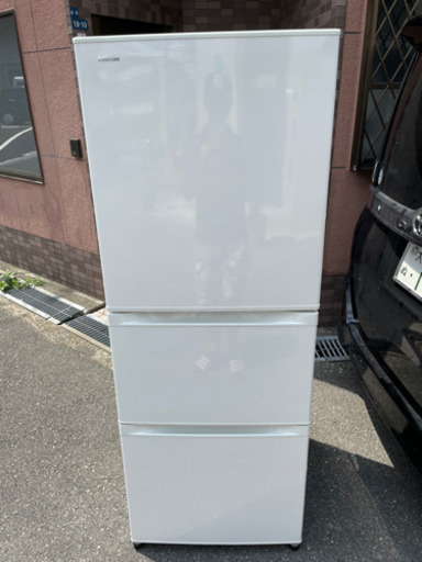 2019年製　東芝330ℓ冷凍冷蔵庫です。