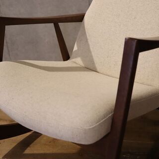 飛騨高山の家具メーカー日進木工(nissin)のWHITE WOOD(ホワイトウッド)シリーズのオーク無垢材ロッキングチェアです。ナチュラルな質感とシンプルモダンなデザインで北欧スタイルにおすすめ♪BG906