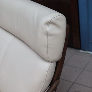 老舗家具メーカーHAMAMOTO(浜本工芸)のNo.2700 本革2人掛けソファです。