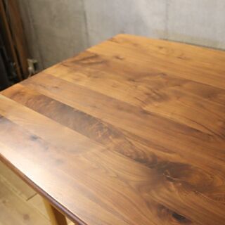 Tsukuba Sansho(筑波産商)の『飛騨の香り』シリーズのダイニングテーブル W180です。ウォールナット材のナチュラル感とシンプルなデザインはブルックリンスタイルなどにも♪BG908