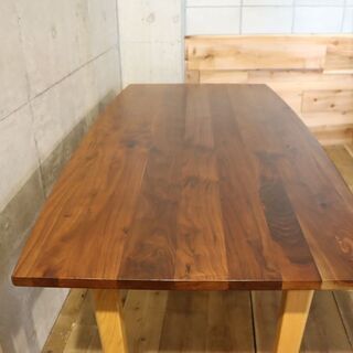 Tsukuba Sansho(筑波産商)の『飛騨の香り』シリーズのダイニングテーブル W180です。ウォールナット材のナチュラル感とシンプルなデザインはブルックリンスタイルなどにも♪BG908