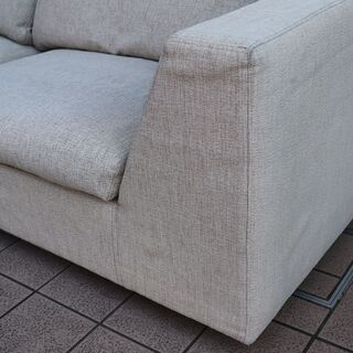 ACTUS(アクタス)取り扱いのブランド、デンマークeilersen(アイラーセン)のCHESS(チェス) 3Pソファーです。羽毛を使用した上品な座り心地の3人掛けソファはリビングの主役に♪BG909