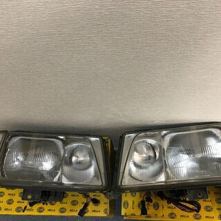 車のパーツ W124 E500（後期） 中古ヘッドライト左右 コーナーランプ付き