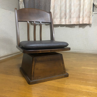木製の椅子（回転式）クッション付き（1）こげ茶色