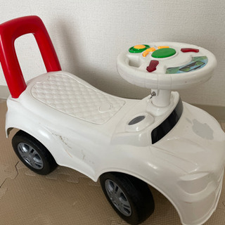 【ネット決済】乗用玩具　車　ホワイト　音が鳴ります。