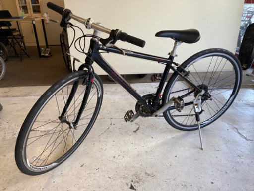 クロスバイク【GIANT ESCAPE ROSSO】700c アルミフレーム 24段変速