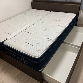 高級クイーンサイズベッド