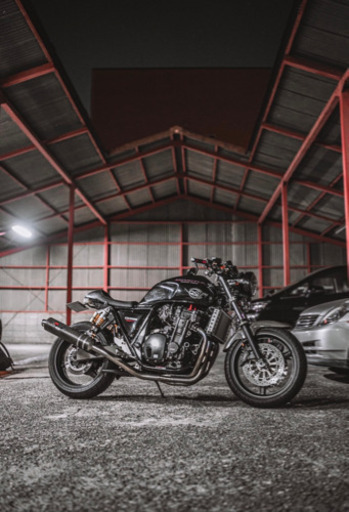 大型バイク　ネイキッドバイク　ホンダcb1000sf カスタム　オーリンズサスペンション(10万円する)