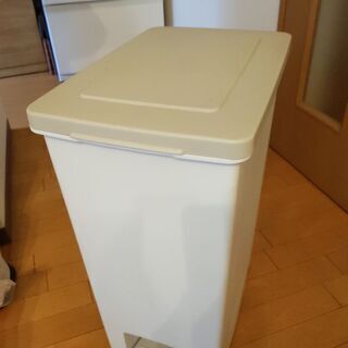 ペダル式ゴミ箱　45L