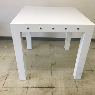 白いテーブル80センチ正方形赤いテーブル２点