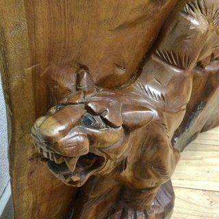 ★値下げしました★山梨県甲府市・店舗販売品  衝立& 置物 2点セット 無垢材 一刀彫 虎 竹 達磨 彫刻 天然木 ☆値下げしました☆山梨県甲府市・店舗販売品 衝立& 置物 2