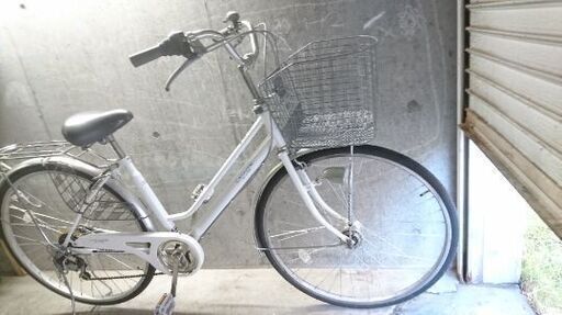 自転車中古 LATACHE 外装6段変速 オートライト カゴリアキャリア付き 鍵新品 タイヤ27インチ