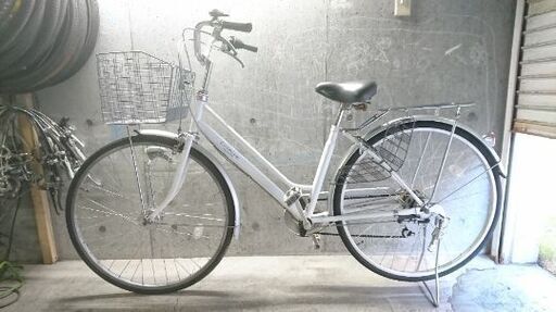 自転車中古 LATACHE 外装6段変速 オートライト カゴリアキャリア付き 鍵新品 タイヤ27インチ