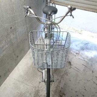 自転車中古 LATACHE 外装6段変速 オートライト カゴリアキャリア付き 鍵新品 タイヤ27インチ