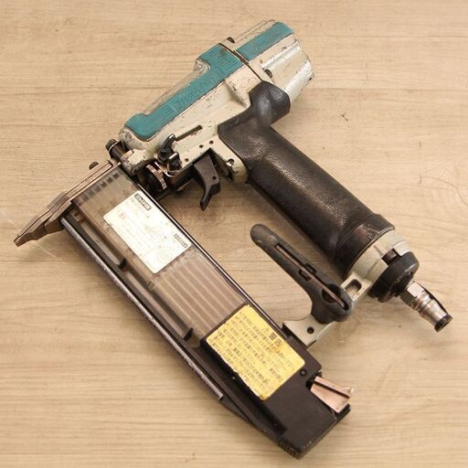 makita マキタ AF502 常圧タッカ 仕上釘打 フィニッシュネイラ 本体のみ (D4186kaxY)