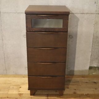 家具の製造、販売会社ナカジマよりアルカスリム5段チェストのご紹介です。ナチュラルな天然木の質感とシンプルなデザイン、収納力が魅力の洋タンスはミストガラスでスタイリッシュな印象。北欧テイストにも♪①BH104