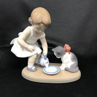 LLADRO リヤドロ 召し上がれ 08498 仔猫 女の子 ねこ 陶器 置物