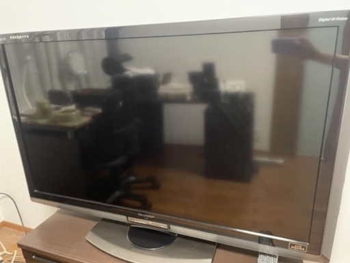 SHARP 46型液晶テレビ　TOSHIBA DVDプレーヤー