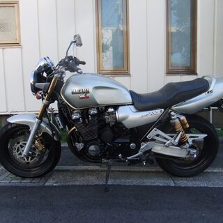 ヤマハ　XJR1200(平成9年式)　車検取れたて(令和5年7月まで)　社外マフラー　走行距離少な目　タイヤ前後バリ山　名義変更後引き渡しのみ