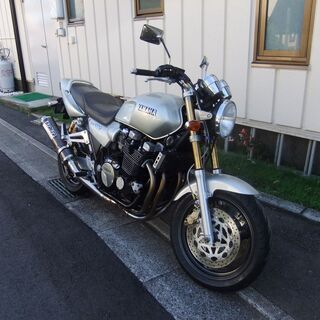 ヤマハ　XJR1200(平成9年式)　車検取れたて(令和5年7月まで)　社外マフラー　走行距離少な目　タイヤ前後バリ山　名義変更後引き渡しのみ