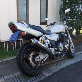 ヤマハ　XJR1200(平成9年式)　車検取れたて(令和5年7月まで)　社外マフラー　走行距離少な目　タイヤ前後バリ山　名義変更後引き渡しのみ
