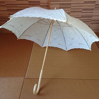 アンティーク風のレース日傘
