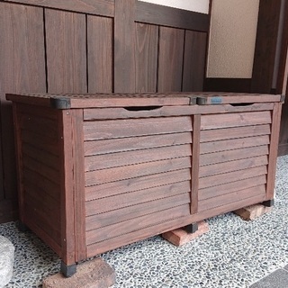 【ネット決済】屋外用木製収納箱売ります。