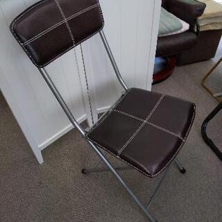 ニトリ製折りたたみ椅子２脚