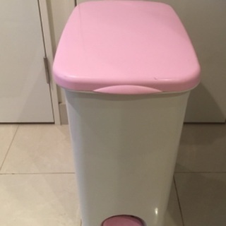 蓋付き　ゴミ箱　ピンク